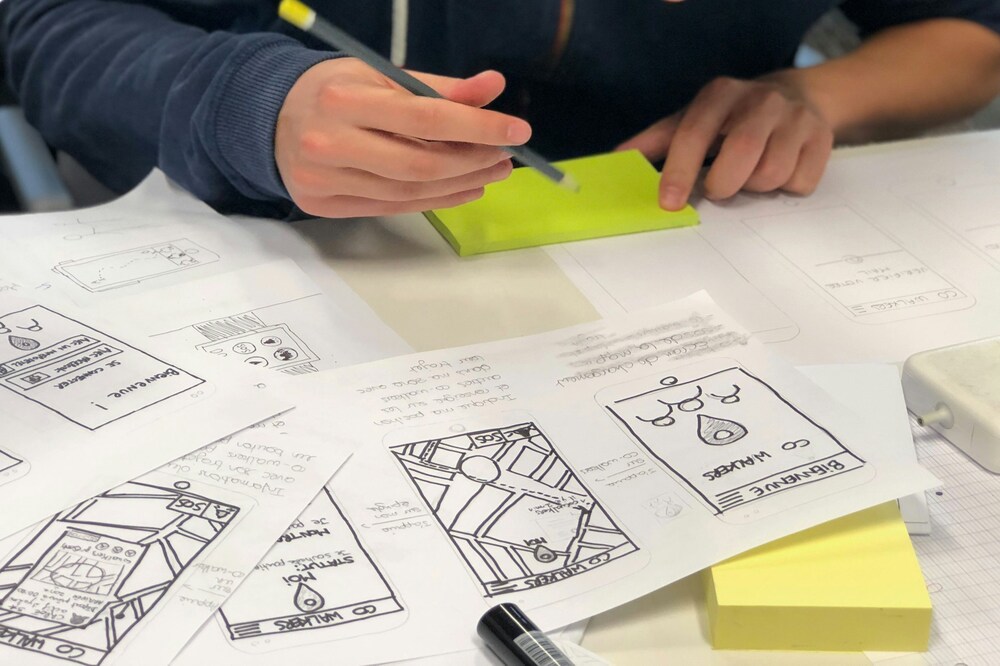 proses merancang desain produk untuk memenuhi kebutuhan pengguna
