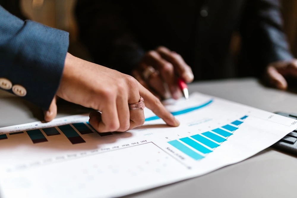 ai llm membantu pengambilan keputusan pada bisnis